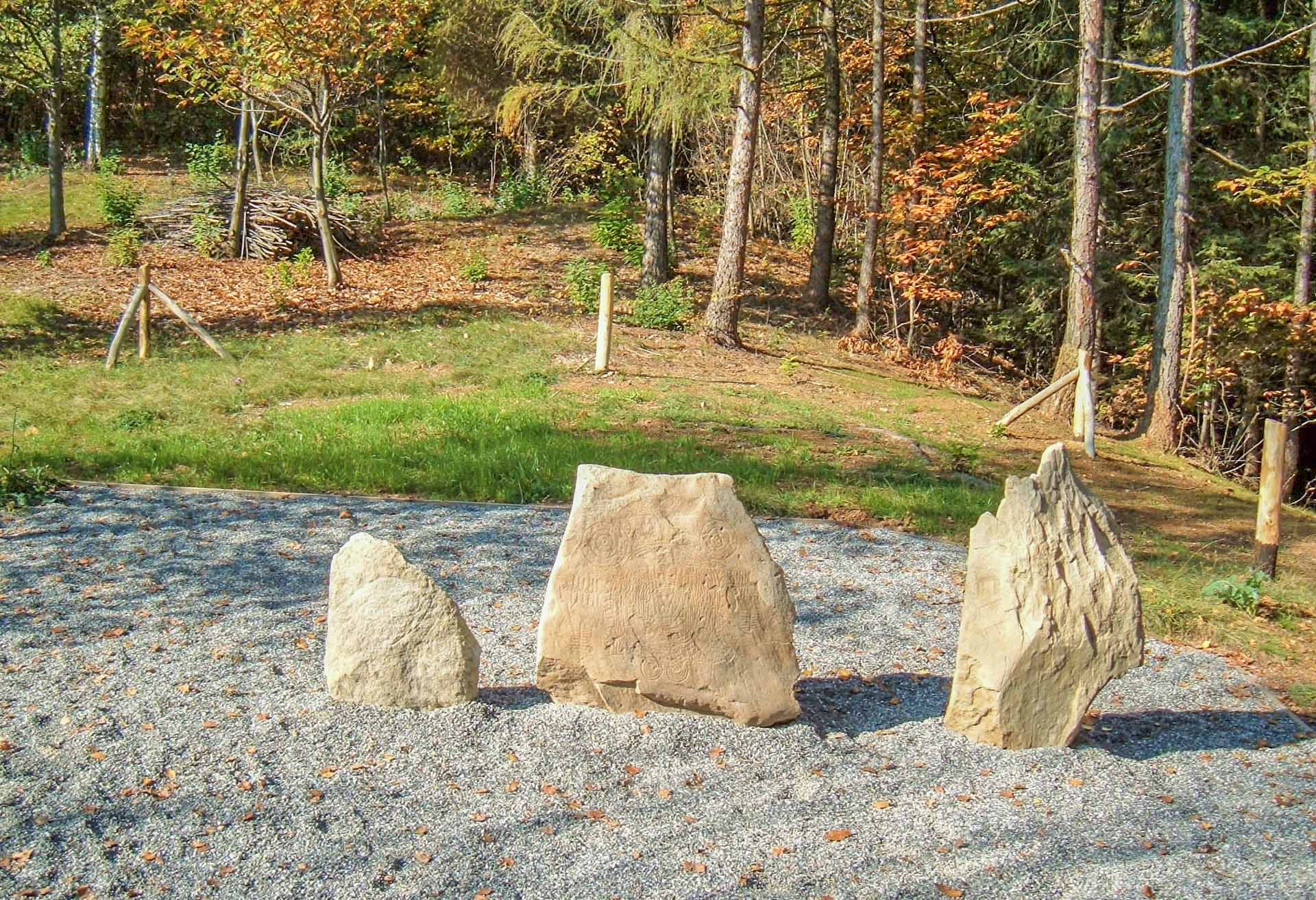 Arte rupestre in Valle Camonica - Ossimo-Anvoia Ossimo Anvoia, Massi Asinino | ph. Annalisa Cescato