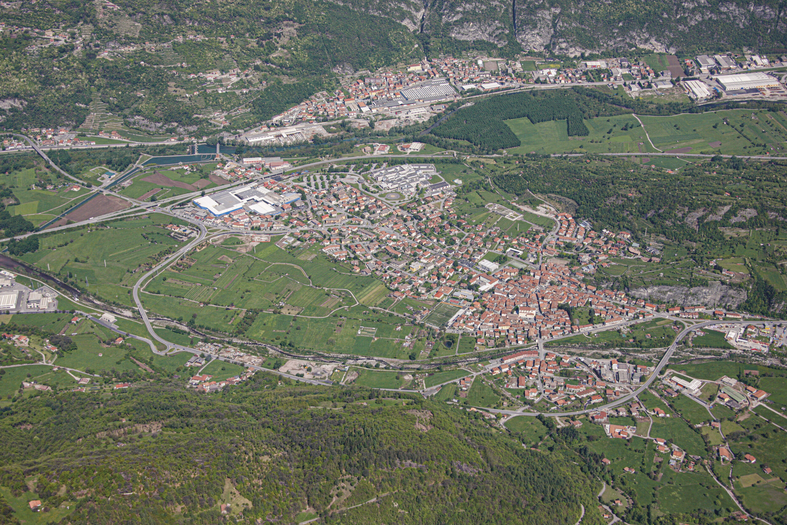 Esine - panoramica