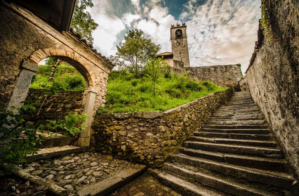 Salita al Santuario Madonna della Rocca, Sabbio Chiese