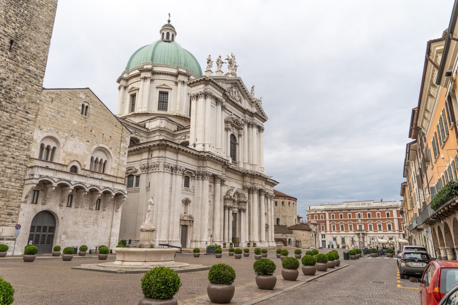 Piazza Paolo VI, Brescia | ph Garda Outdoors