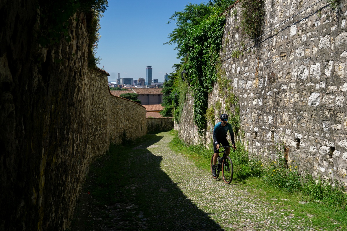 In bici al Castello di Brescia _ Ph Nicola Amadini